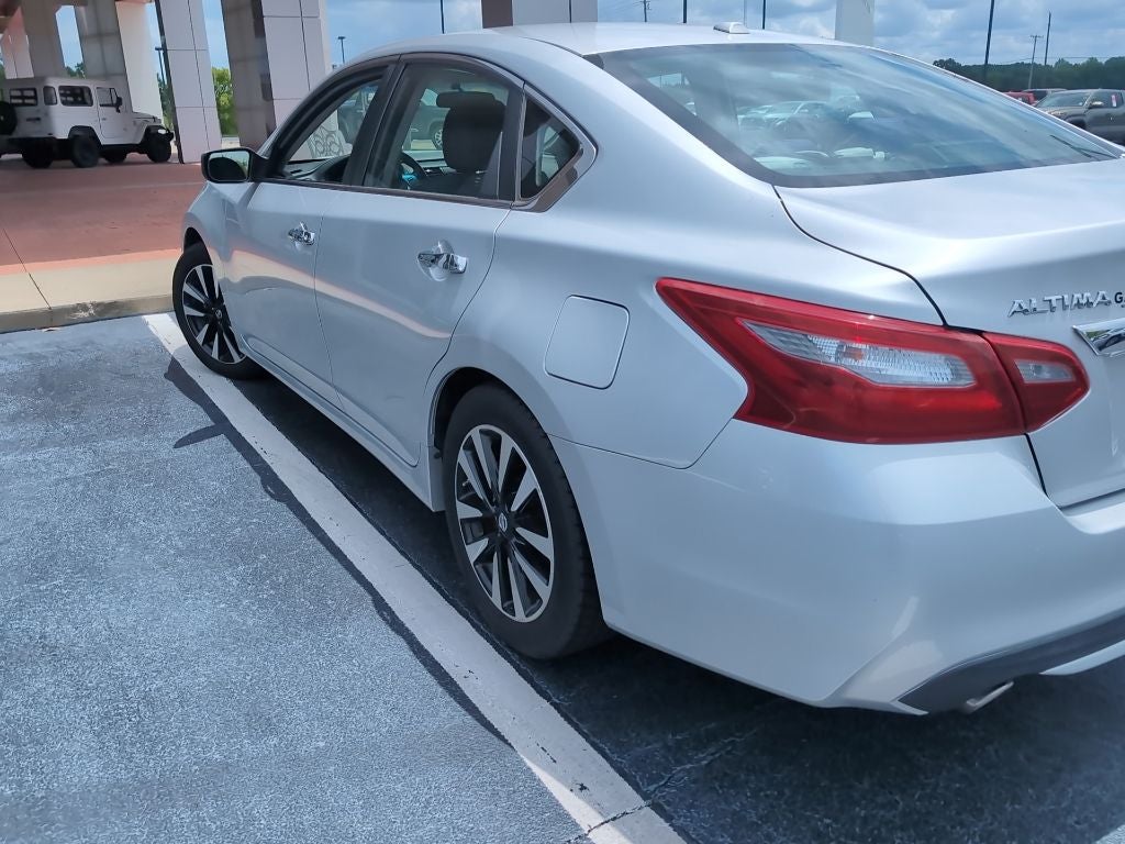 Used 2018 Nissan Altima SV with VIN 1N4AL3AP5JC188223 for sale in Kinston, NC