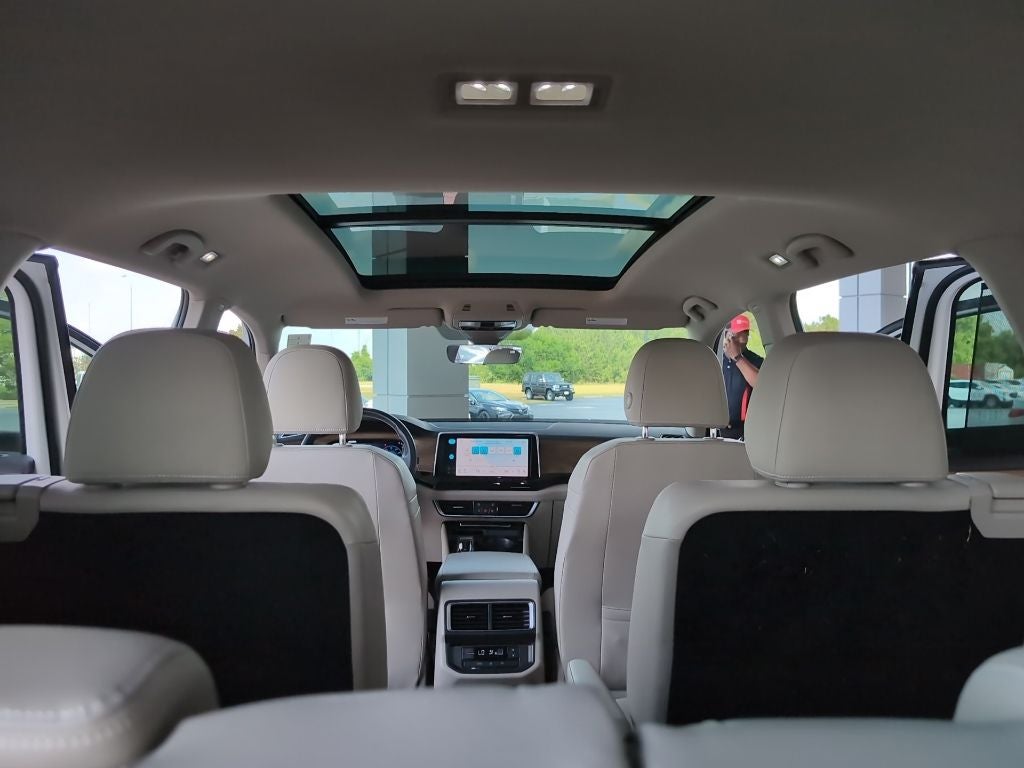 2025 Volkswagen Atlas 2.0T SE w/Technology