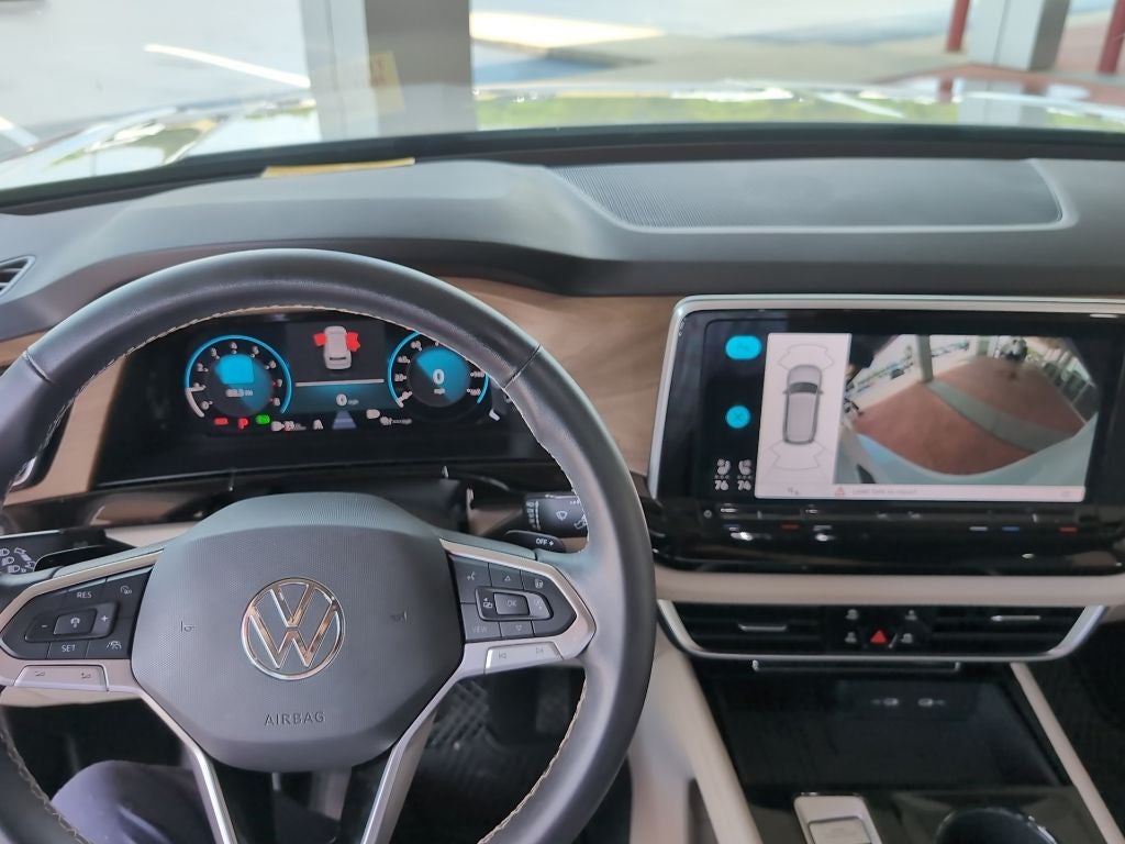 2025 Volkswagen Atlas 2.0T SE w/Technology