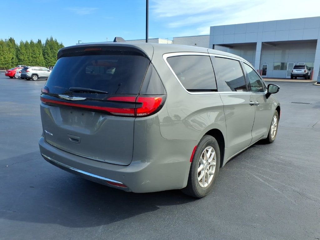2025 Chrysler Pacifica Select