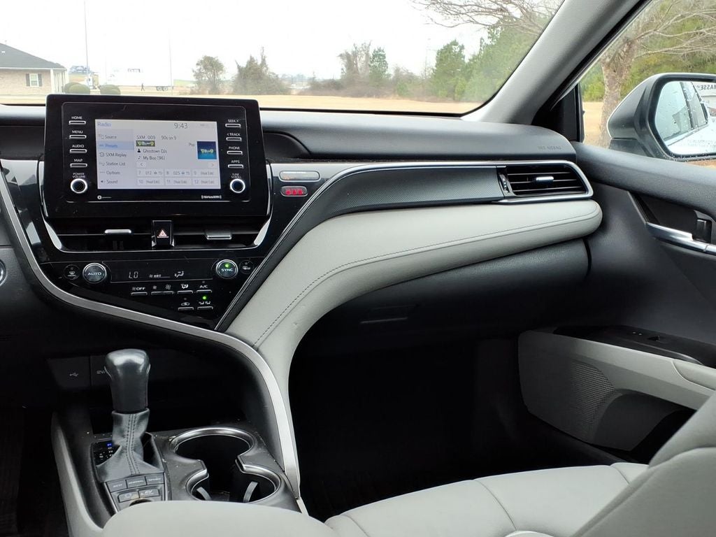 2022 Toyota Camry Hybrid SE