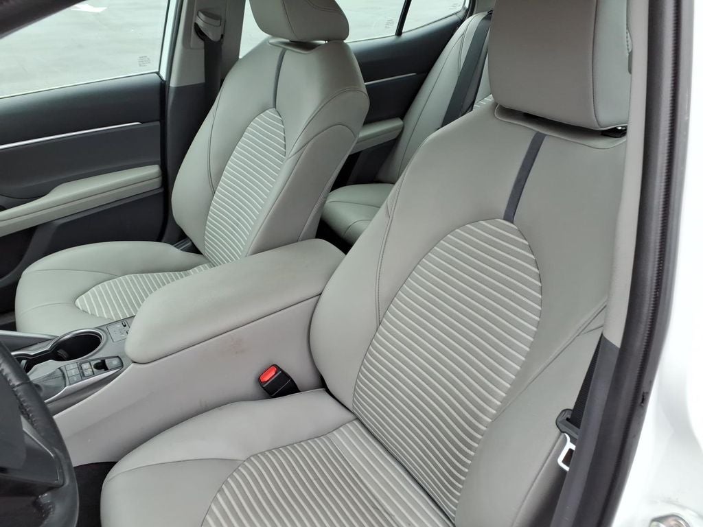 2022 Toyota Camry Hybrid SE