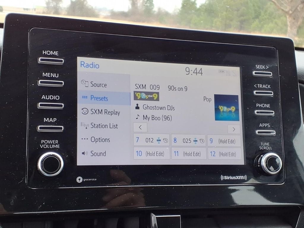 2022 Toyota Camry Hybrid SE