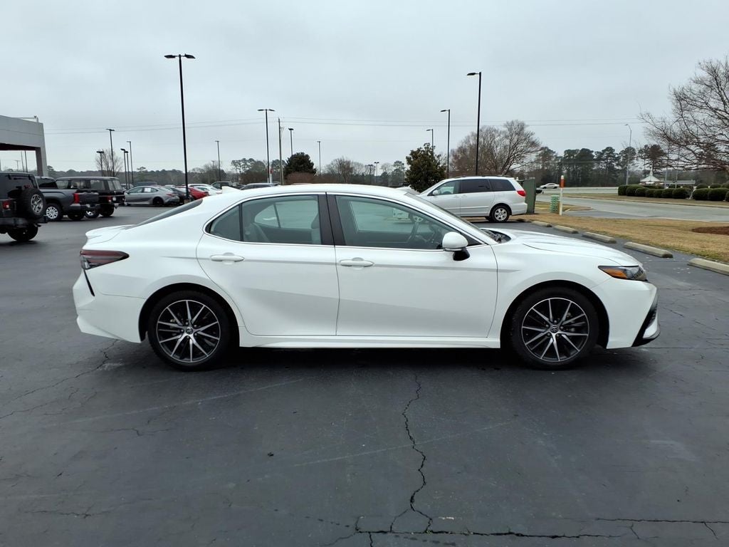 2022 Toyota Camry Hybrid SE