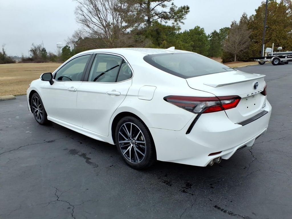 2022 Toyota Camry Hybrid SE
