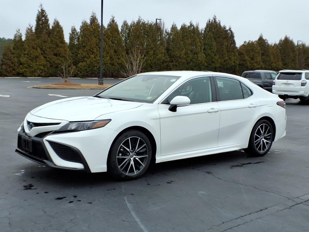 2022 Toyota Camry Hybrid SE