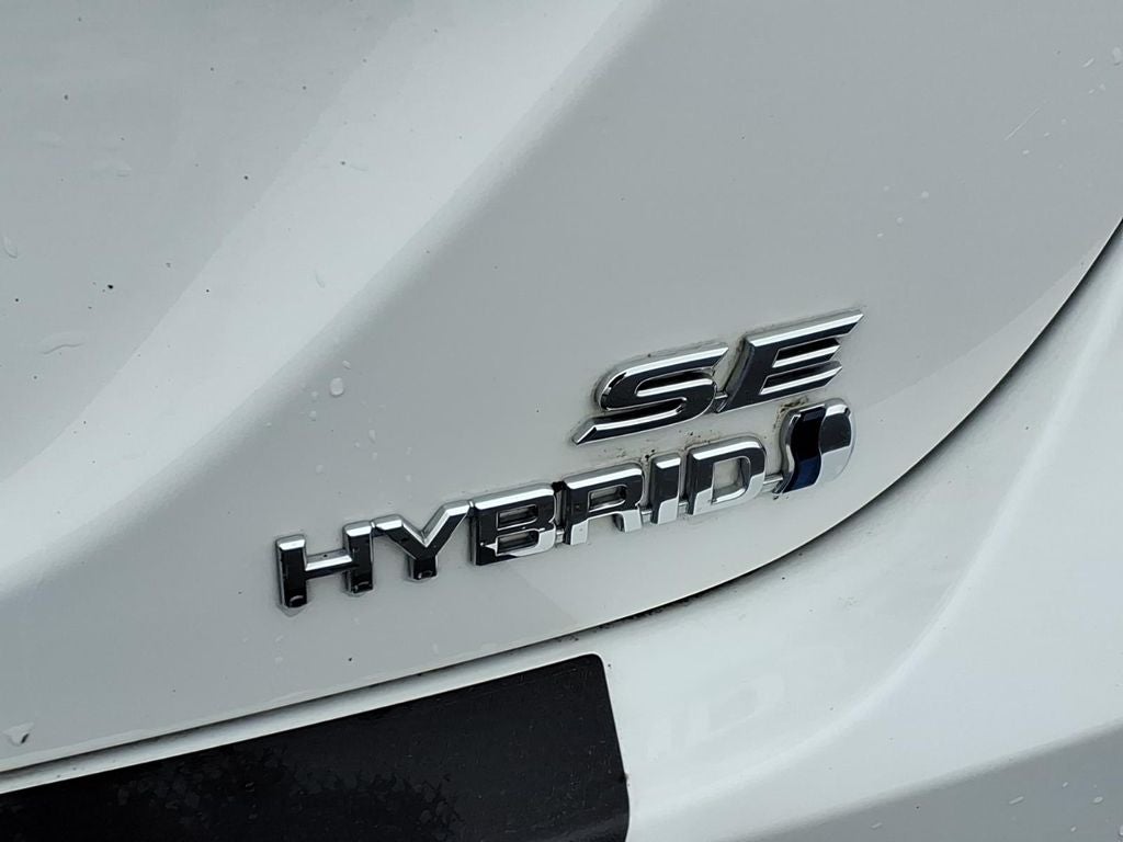 2022 Toyota Camry Hybrid SE