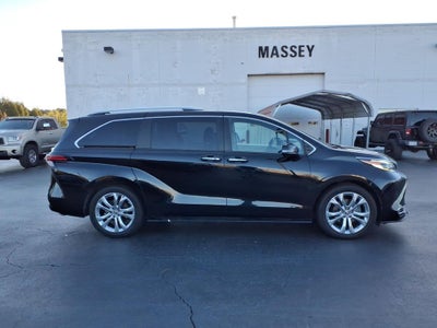 2022 Toyota Sienna Platinum 7 Passenger