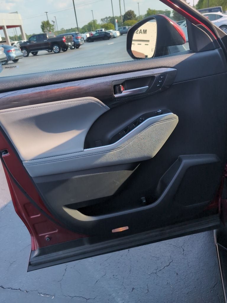 2023 Toyota Highlander Platinum
