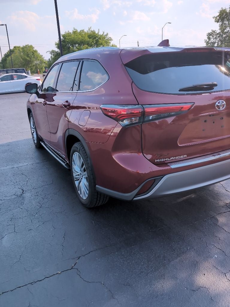 2023 Toyota Highlander Platinum