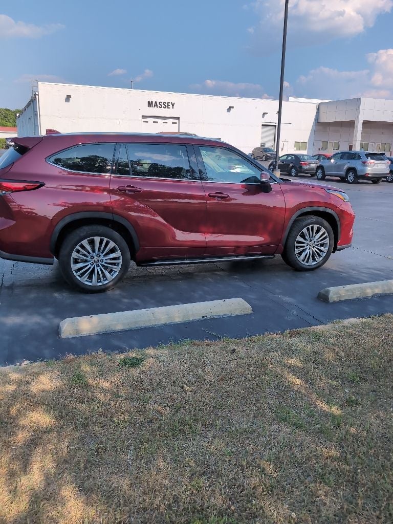2023 Toyota Highlander Platinum