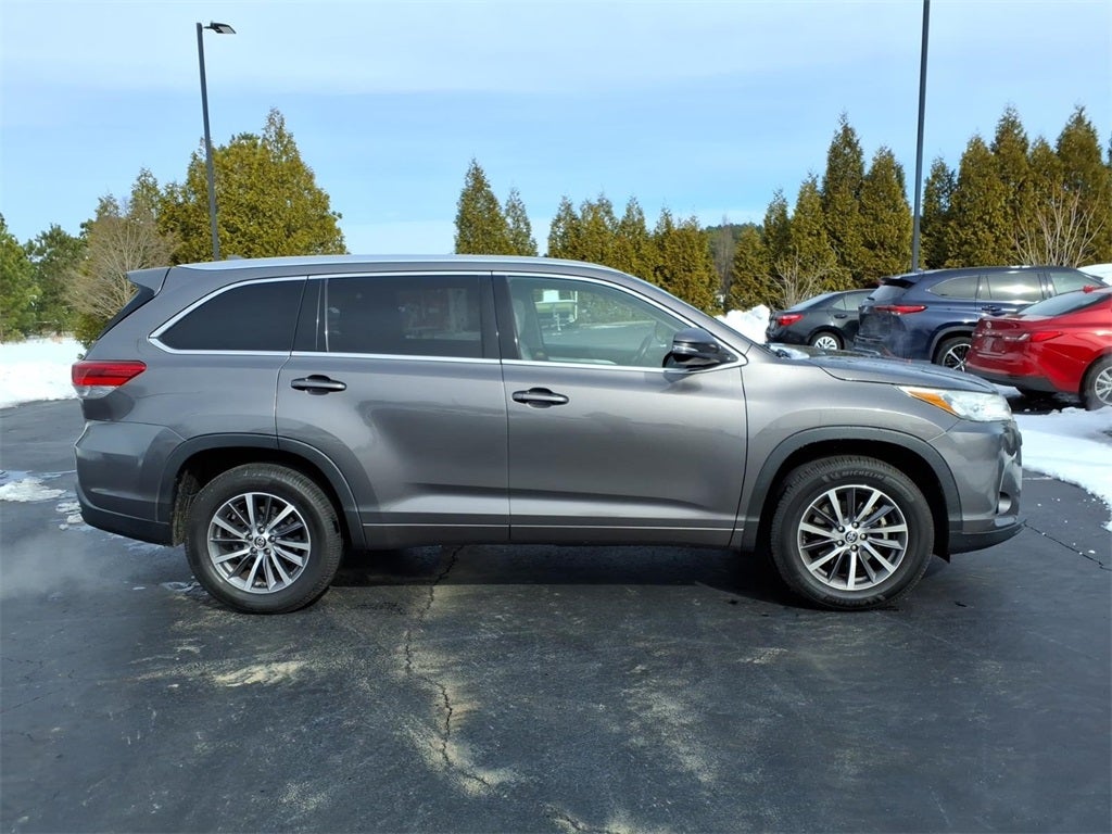 2017 Toyota Highlander Base