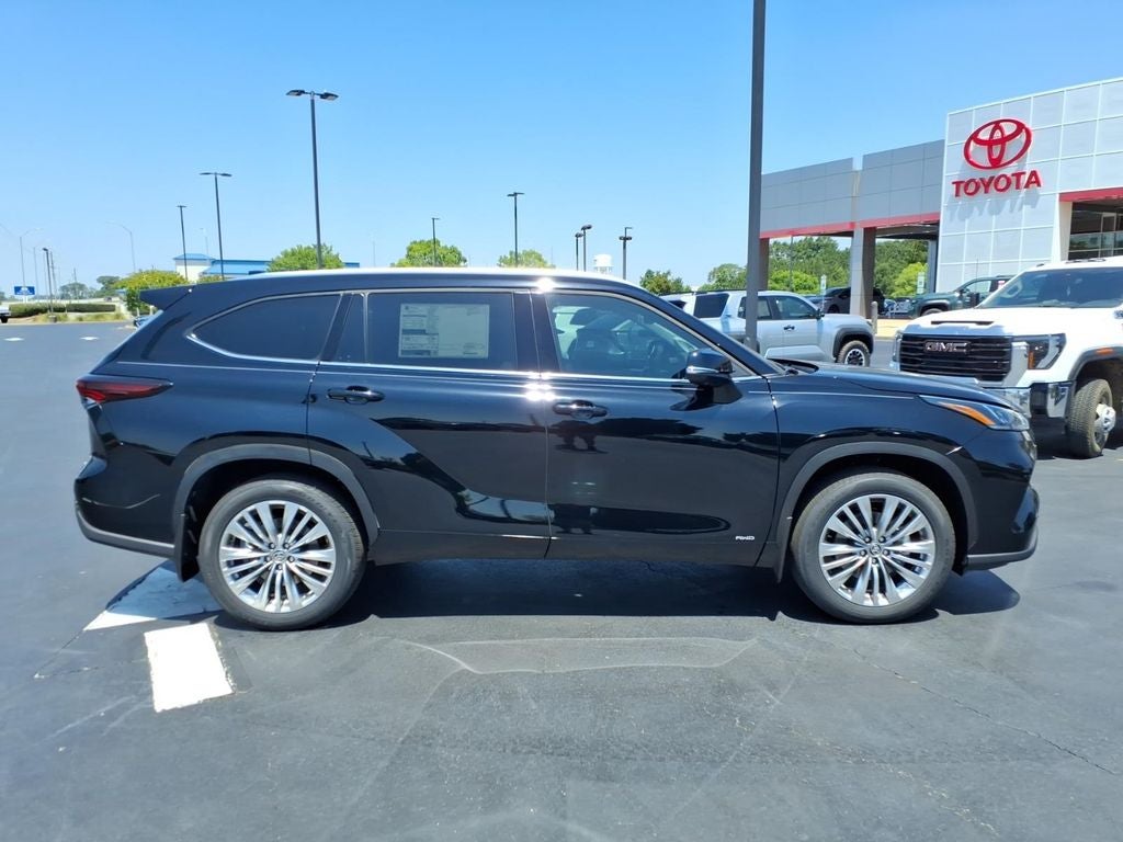 2026 Toyota Highlander Hybrid Platinum