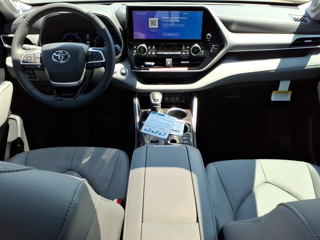 2026 Toyota Highlander Hybrid Platinum