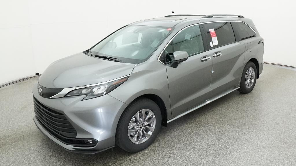 2026 Toyota Sienna XLE 8-Passenger Hybrid FWD's photo